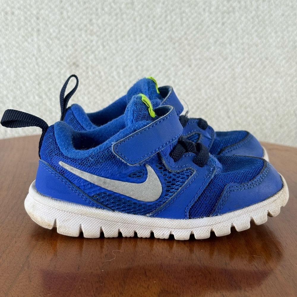 Nike Blue and White toddler Kids Athletic Sneakers with Velcro Strap